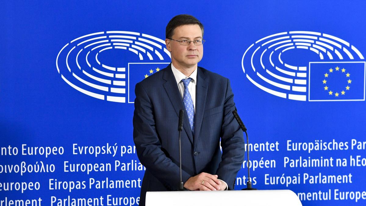 Lovitură pentru România. Comisia Europeană va recomanda lansarea procedurii pentru deficit excesiv contra țării noastre