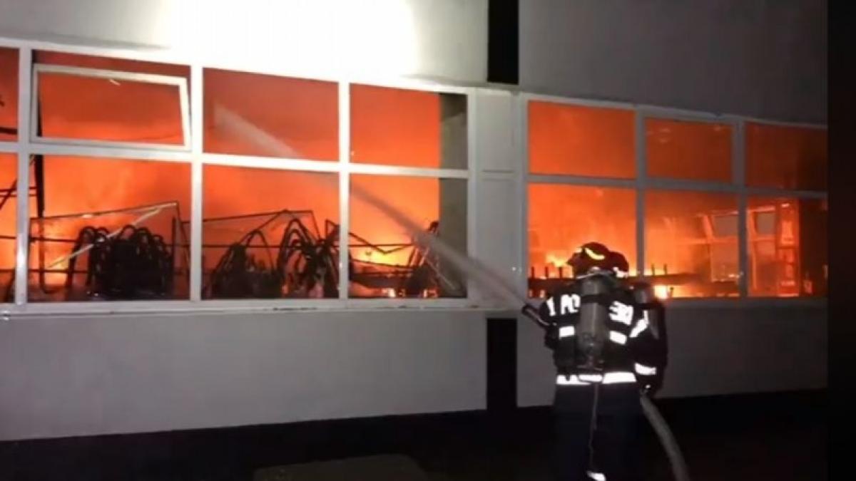 Alertă. Incendiu în Gara de Nord. Zeci de oameni au fost evacuaţi