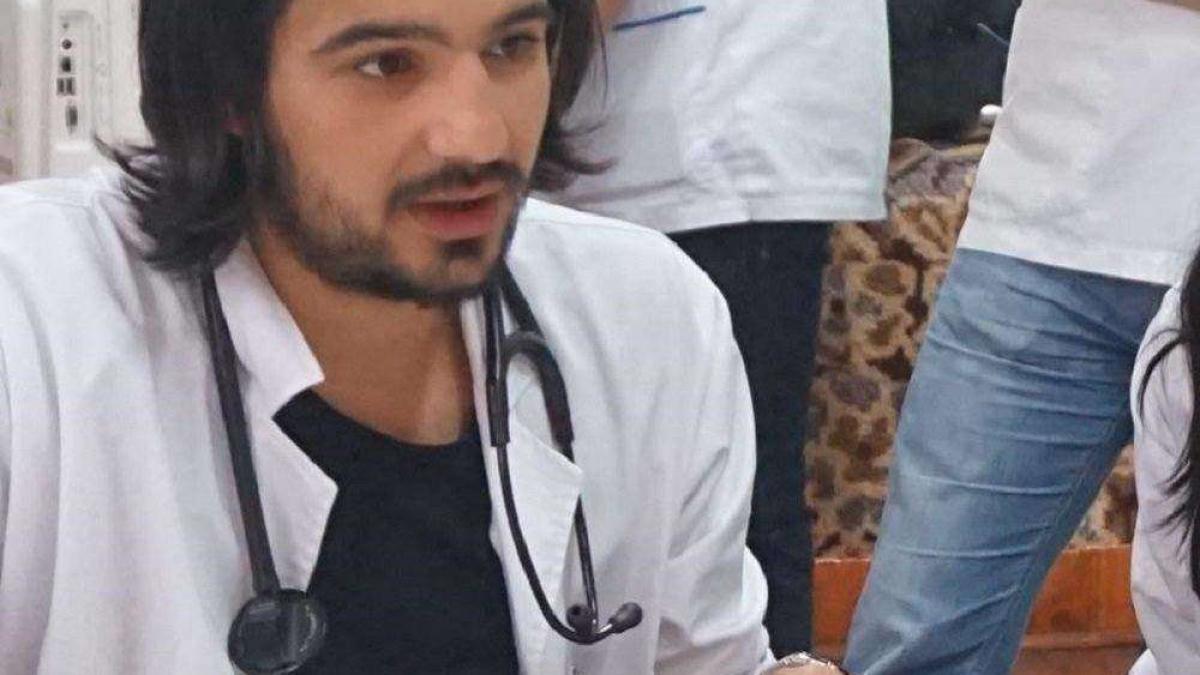 Medic voluntar pentru bătrânii nimănui