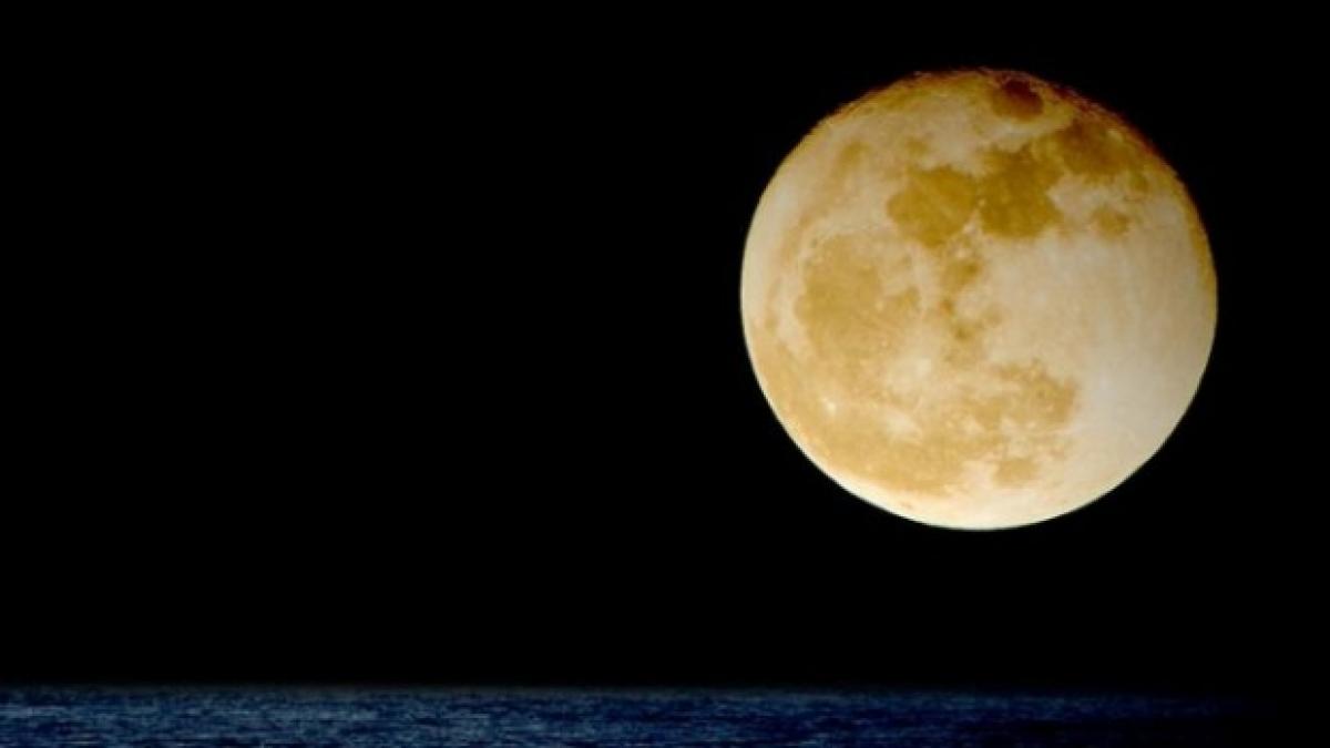 Eveniment astronomic spectaculos. SuperLuna va străluci în noaptea de 9 martie 2020