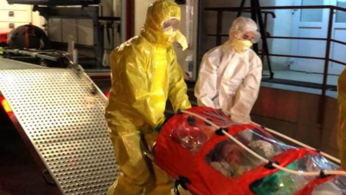 O studentă din Regie întoarsă din Italia acuză dureri de gât și a fost transportată la Spitalul Matei Balș