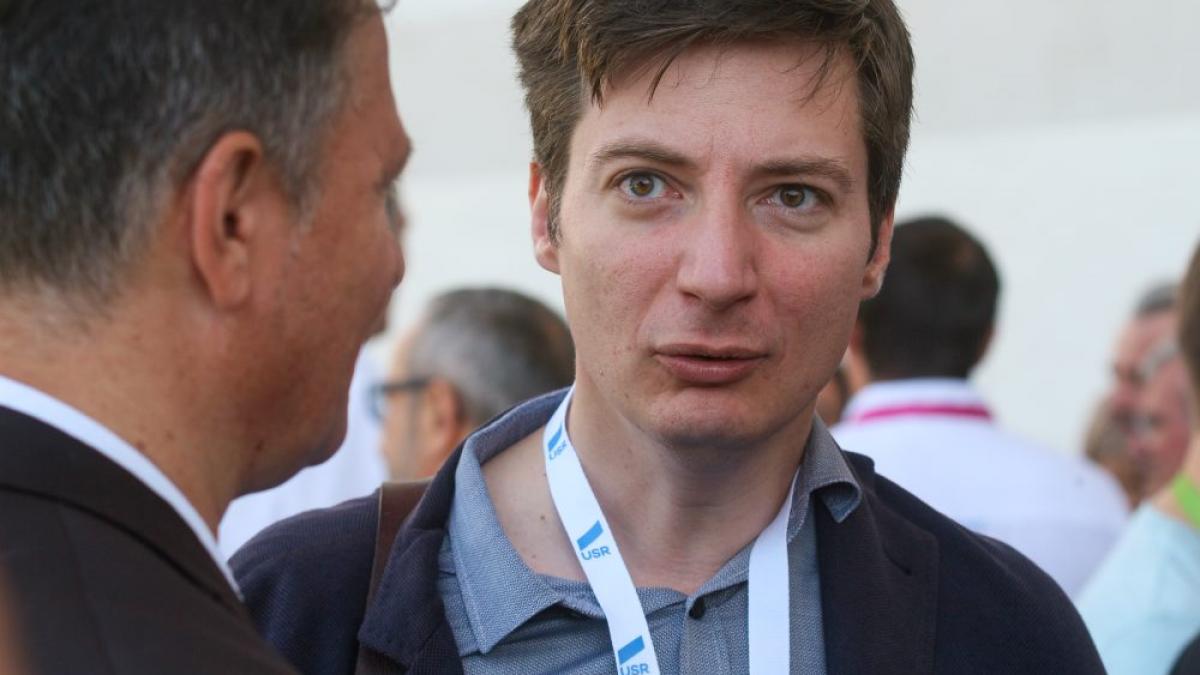 Andrei Caramitru: „De Paște - Patriarhia va încuraja participarea? Și în zonele cu cazuri de coronavirus cum e Timișoara? Se va da lumină împreună cu virus?”