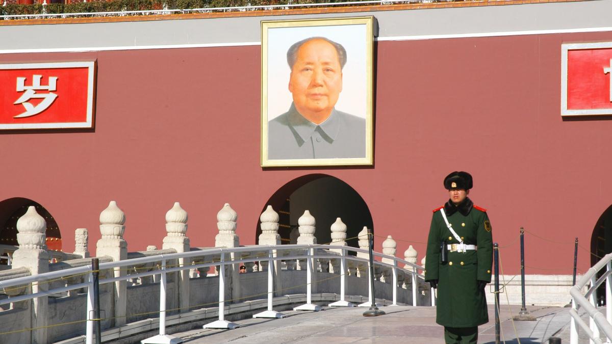 China pune tunurile pe jurnaliștii americani
