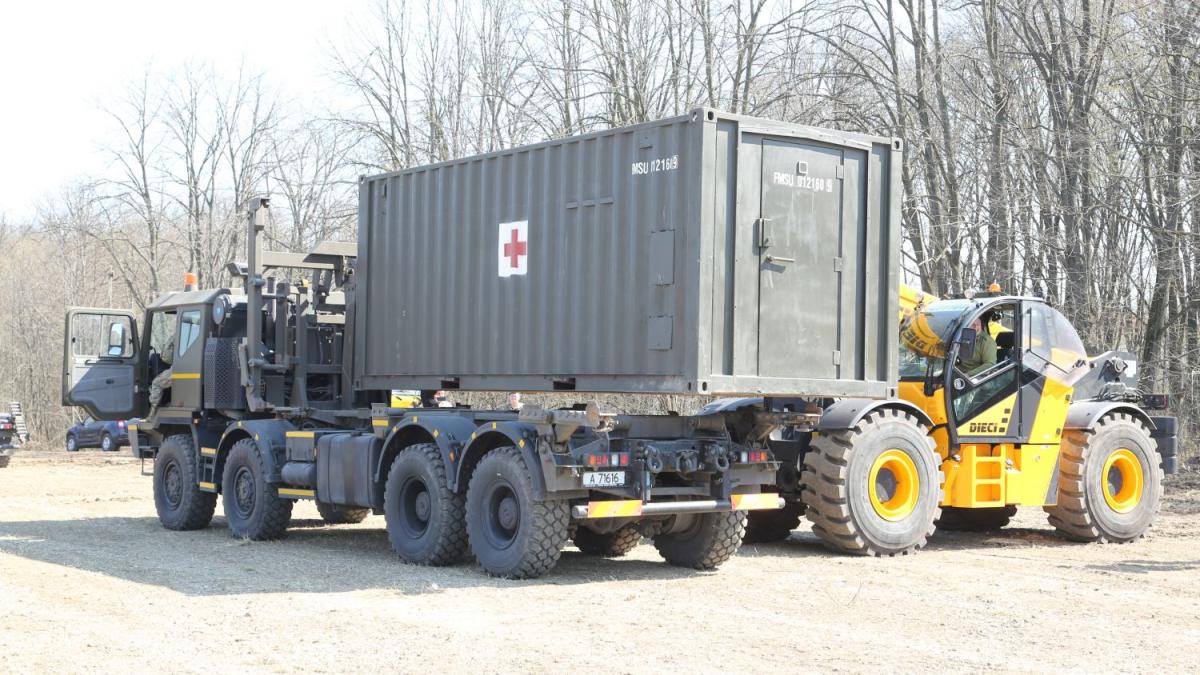 FOTO Cum ridică Armata Română un spital de campanie pentru criza coronavirus