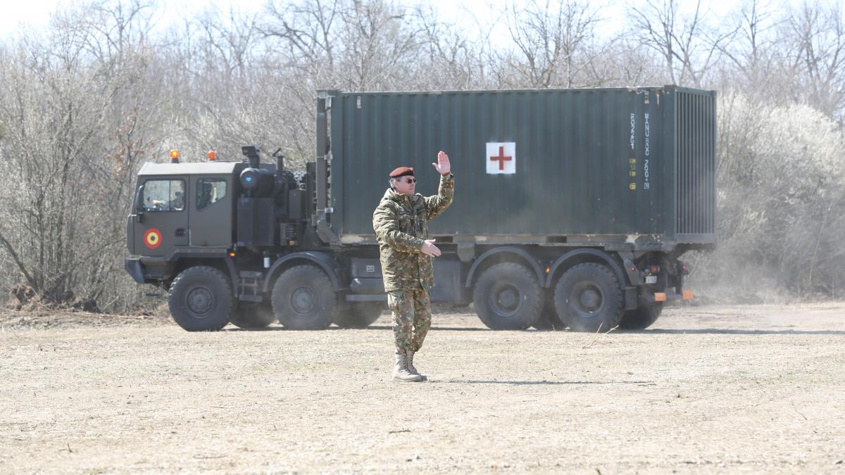Armata montează un spital de campanie 