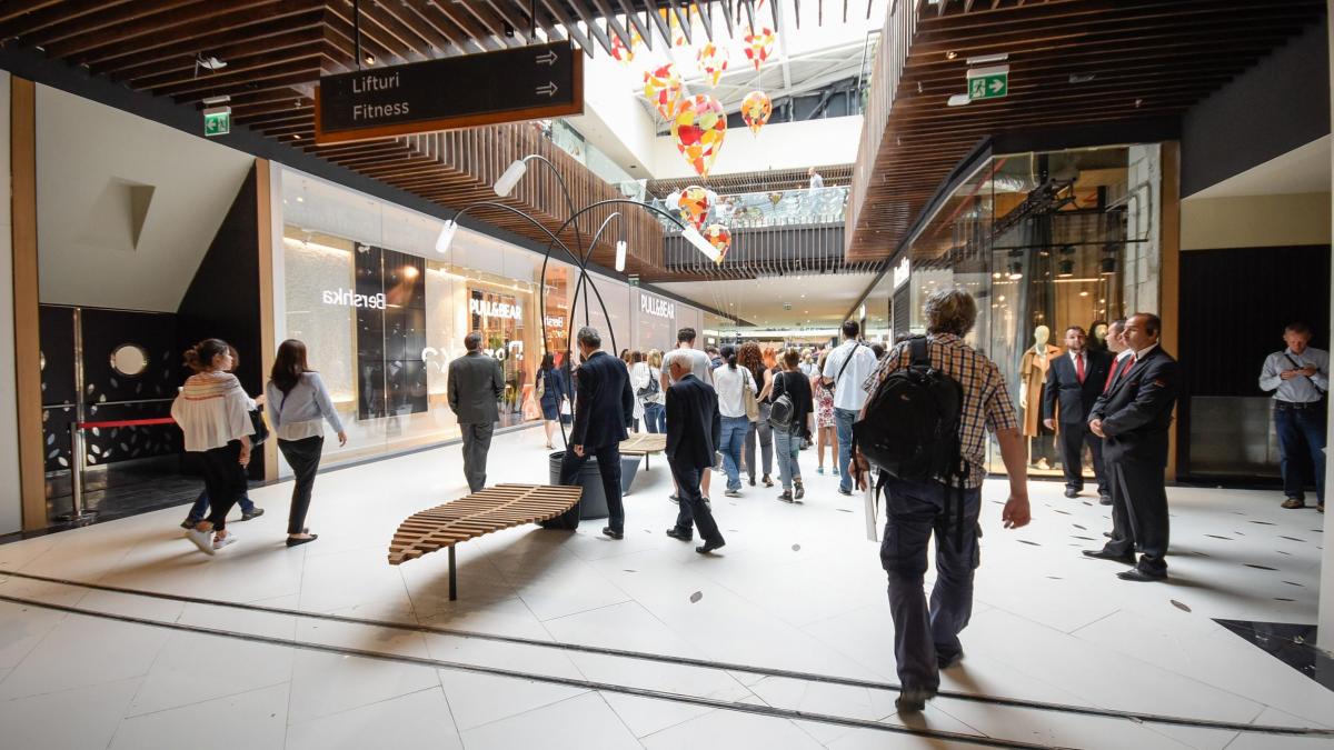 Coronavirus. Primul mall din București care se închide