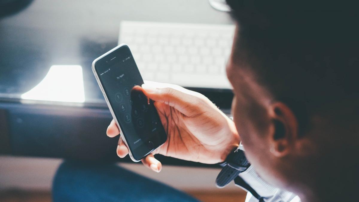 COVID-19 combătut cu smartphone 