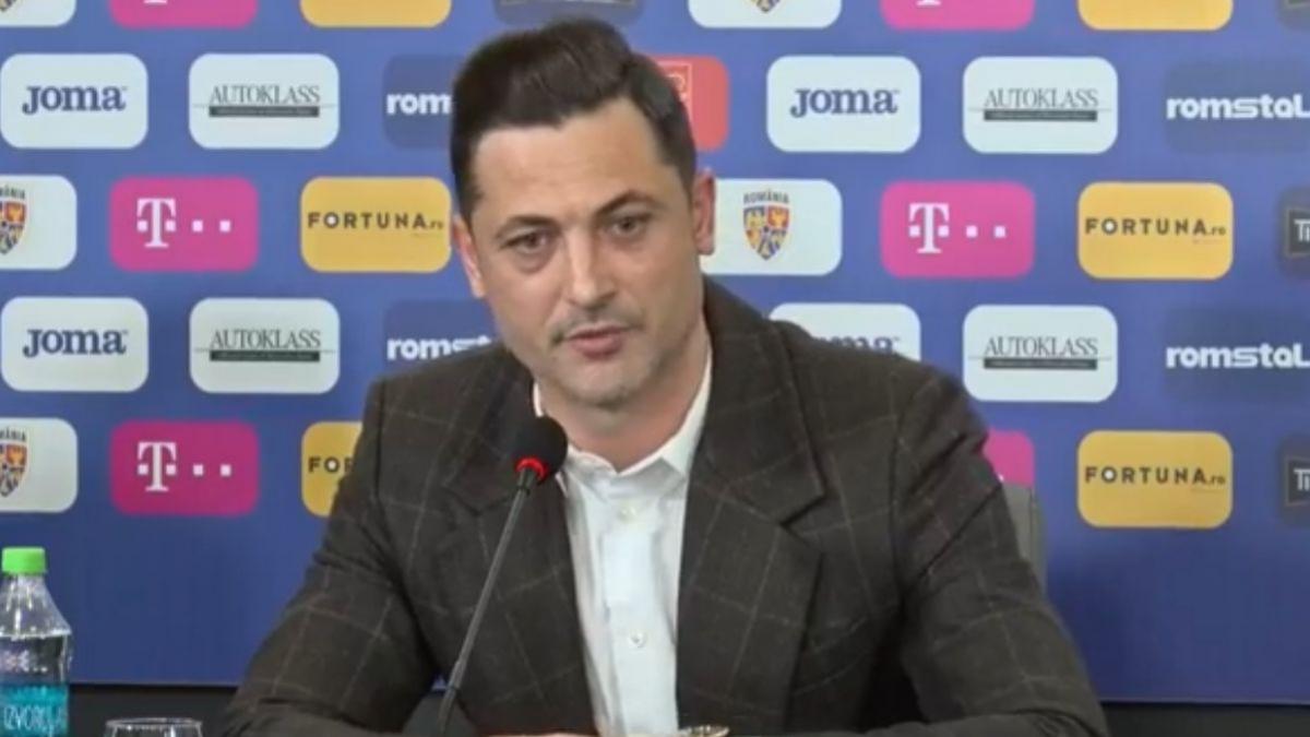 Mirel Rădoi citește despre fotbal în autoizolare