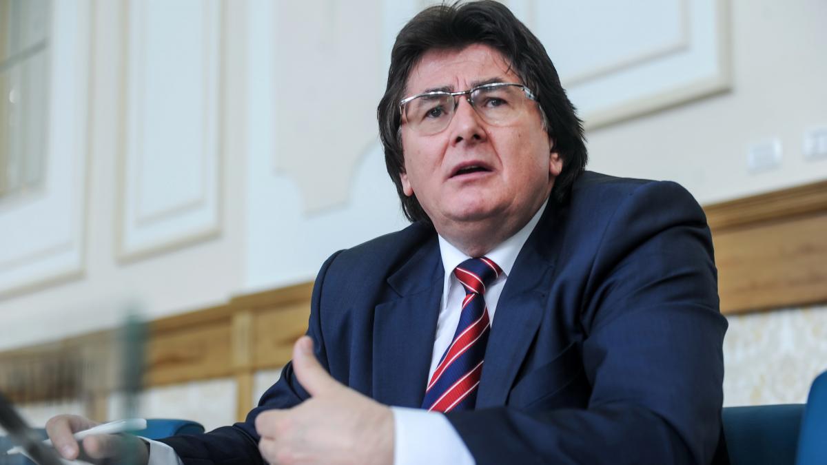 Statul nu cunoaște criza. Când este vorba despre fântâni, bilete de avion și amenajarea parcurilor
