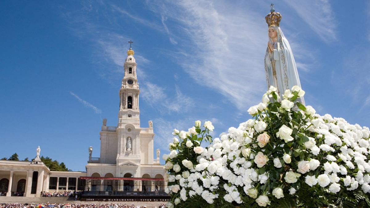 România, consacrată Sfintei Fecioare Maria,  la Sanctuarul de la Fatima