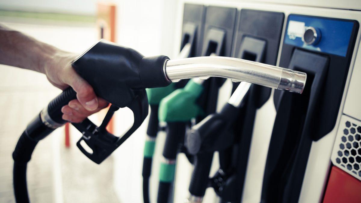 Preţurile la energie, gaze, căldură și carburanți au fost plafonate