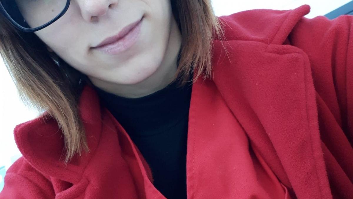 Ana, de 21 de ani, vrea să-i ajute pe cei infectaţi. Îngerul voluntar din comuna Vârfuri