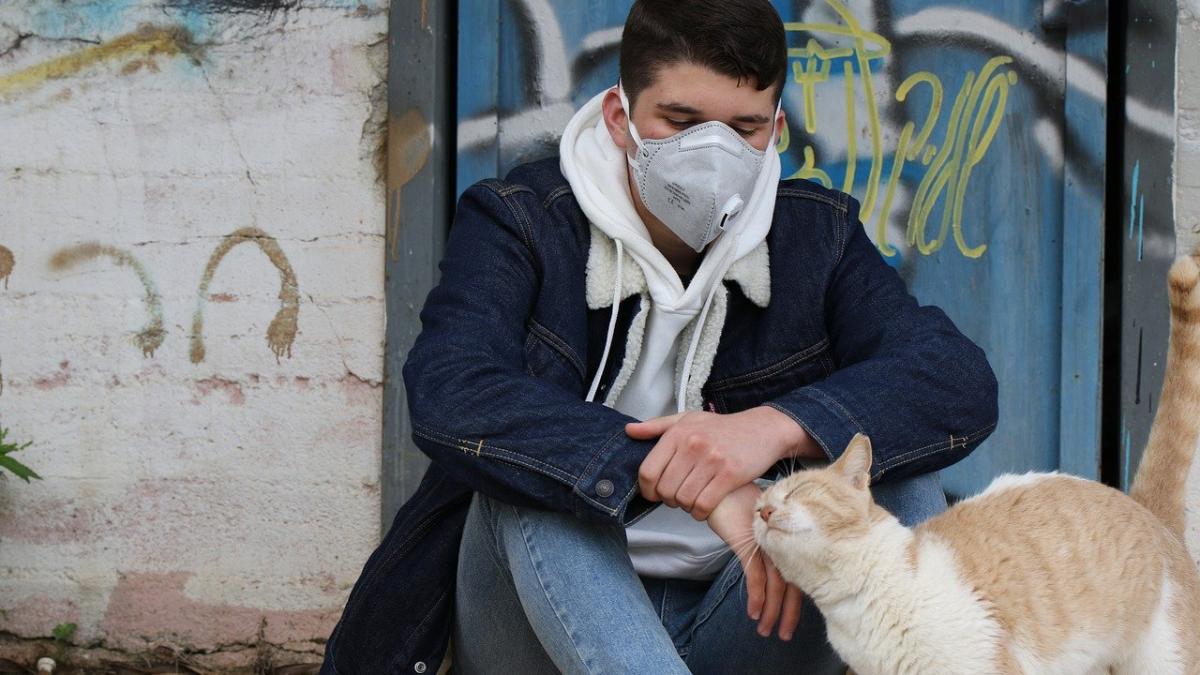 Specialiștii au dezvăluit care sunt simptomele cheie ale COVID-19
