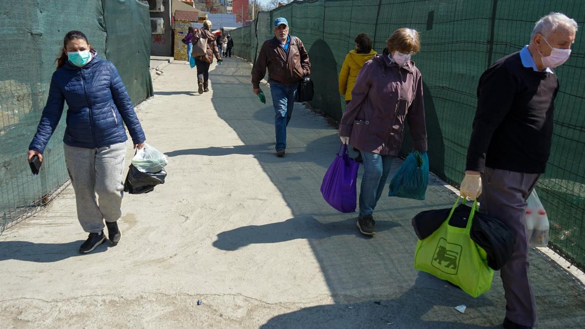Măștile devin obligatorii la Galați. Oamenii pot ieși din casă doar dacă au nasul și gura acoperite