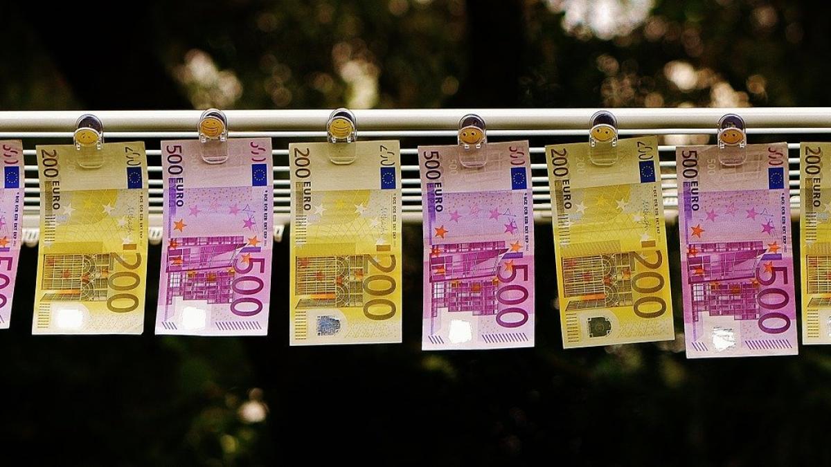 Planul de asistenţă financiară adoptat de Eurogrup are valoarea de 500 de miliarde de euro