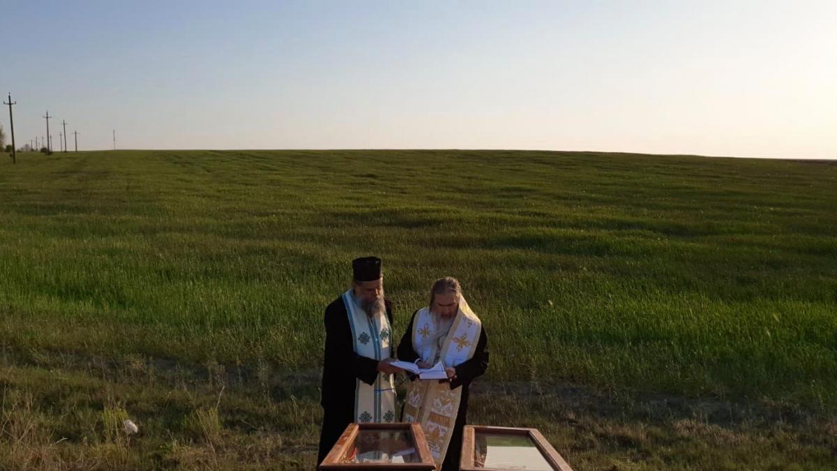 Arhiepiscopul Tomisului le cere preoților să meargă pe câmp și să oficieze slujbe speciale pentru ploaie