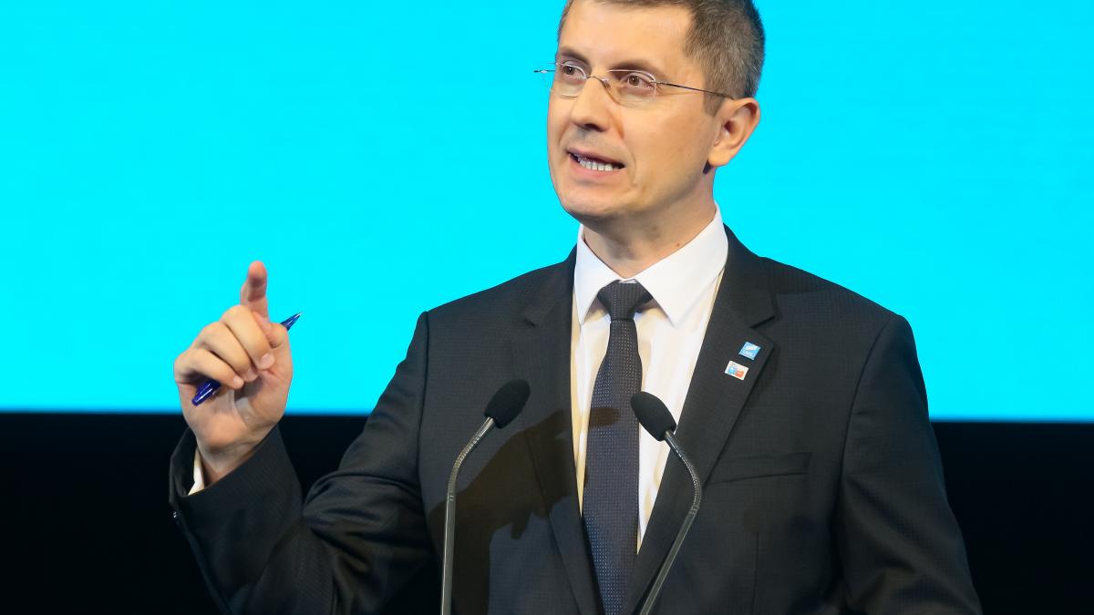 Și Dan Barna îl compară pe Klaus Iohannis cu Vadim Tudor