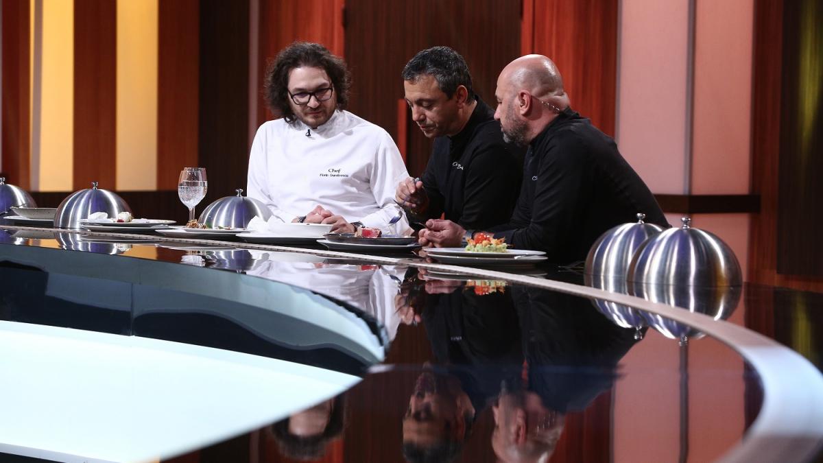 Prima ediţie specialã Chefi la cuțite -Titani la cuțite, lider detaşat de audienţã. Disearã, la Antena 1, se alege marele câştigãtor!