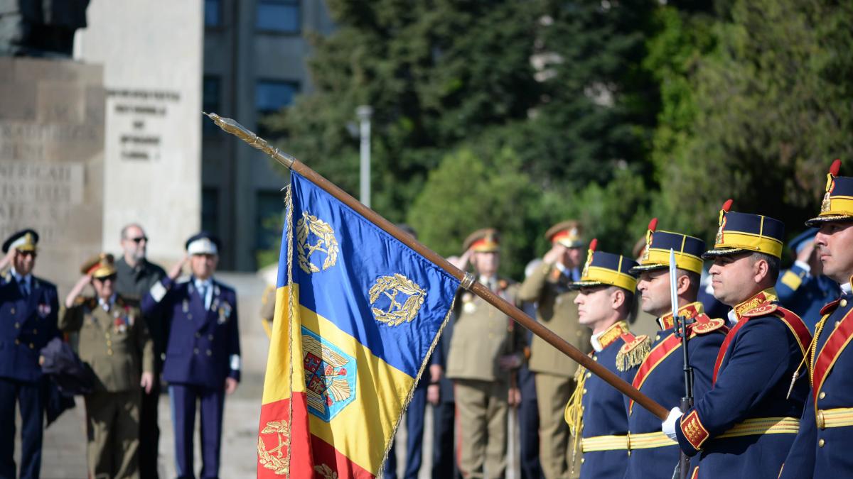 Onoare veteranilor de război în ţara pensiilor speciale