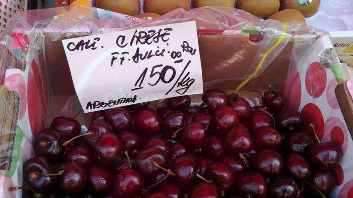 Cireşe de „lux” din import: Sunt aduse în ţară la 6 lei kilogramul şi vândute cu 150 de lei kg