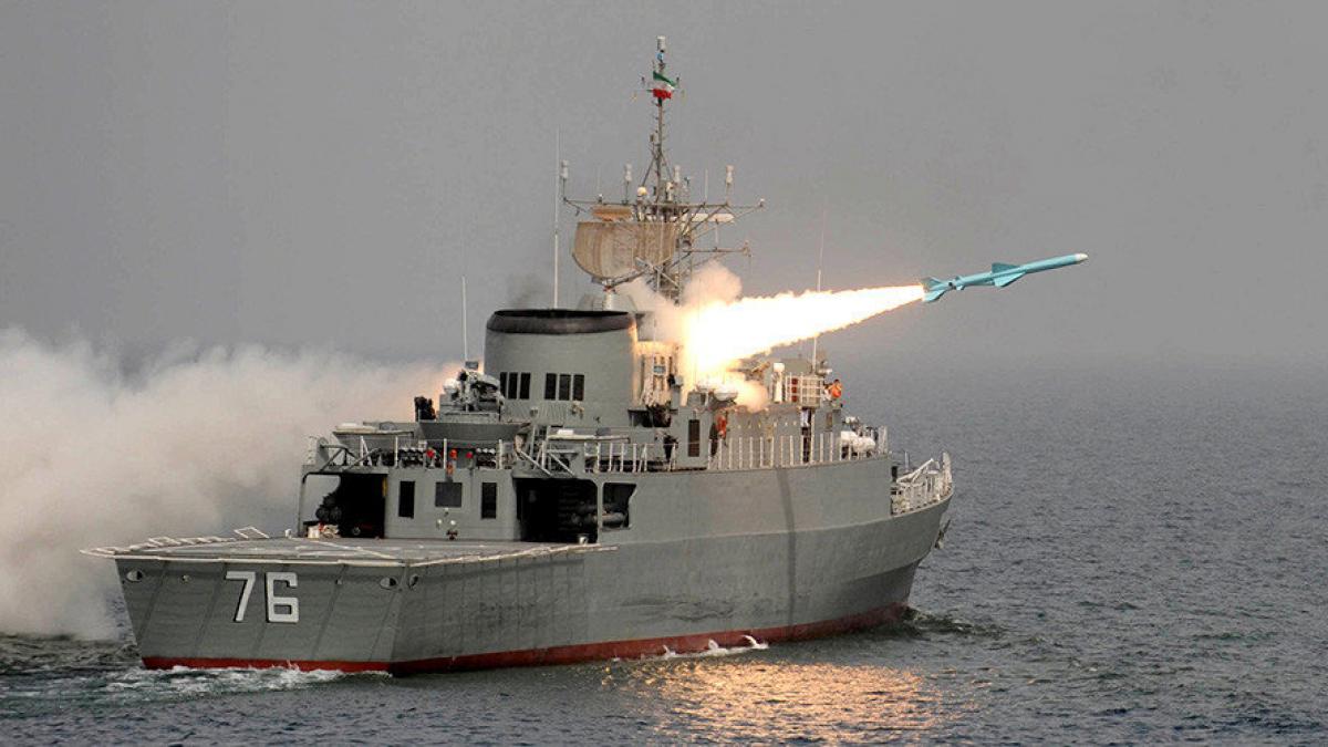 Iranul scufundă propria navă 