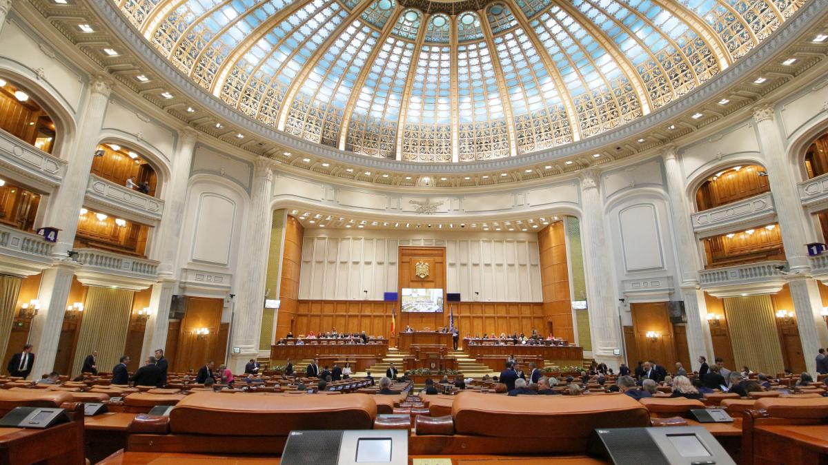 Scandal în Parlament. Deputații juriști verifică din nou proiectul privind starea de alertă