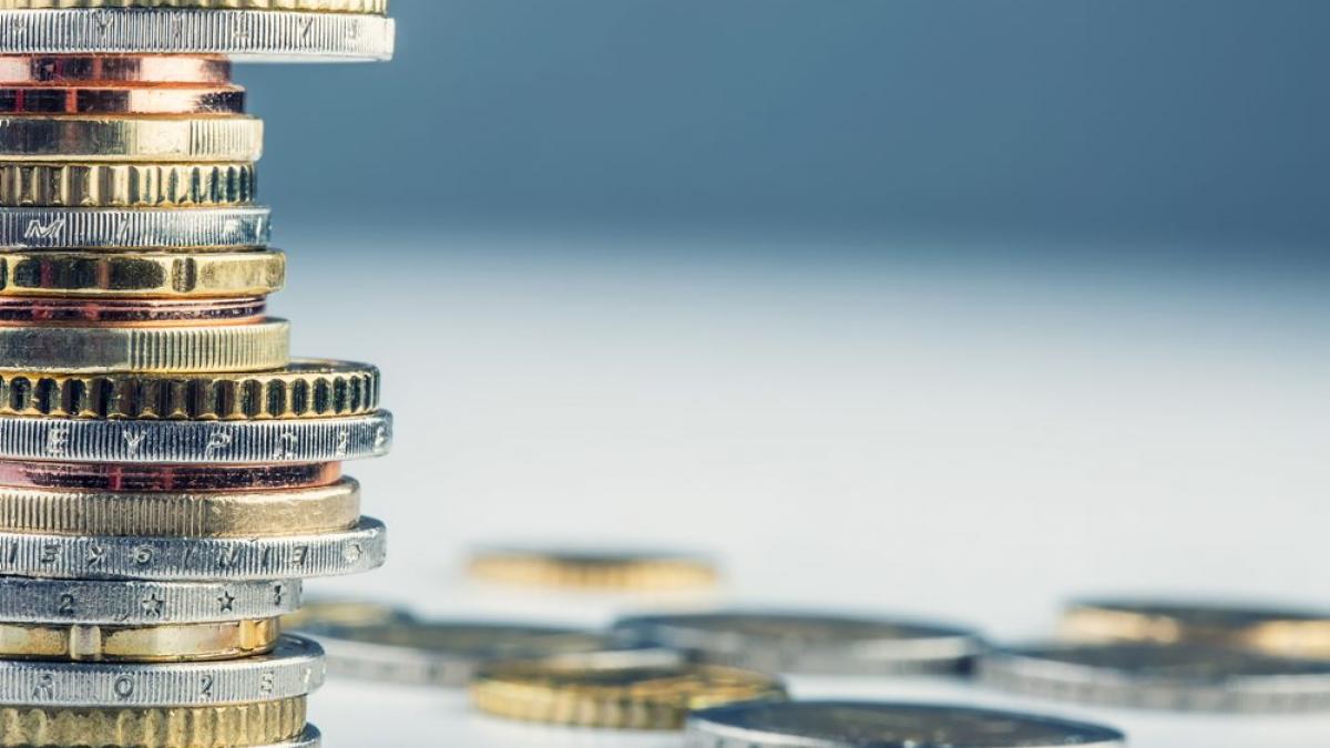Curs valutar. Leul se depreciază ușor în raport cu euro. Prețul aurului crește