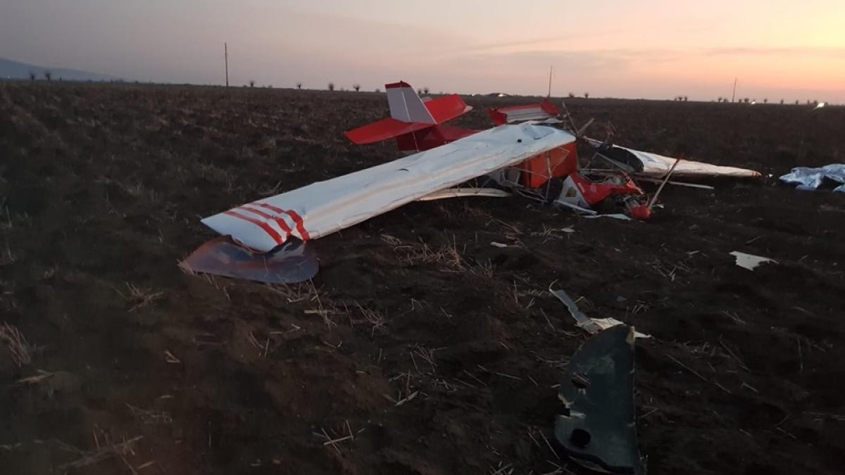 Un avion de mici dimensiuni a aterizat forţat în Alba. Pilotul e rănit