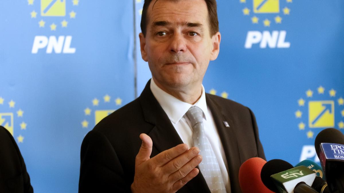 Ludovic Orban a întâmpinat echipa de medici care s-a întors din Republica Moldova