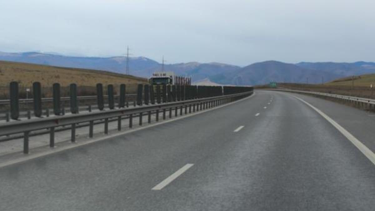 Trafic redus pe drumurile din țară, în a doua zi de ridicare parțială a restricțiilor