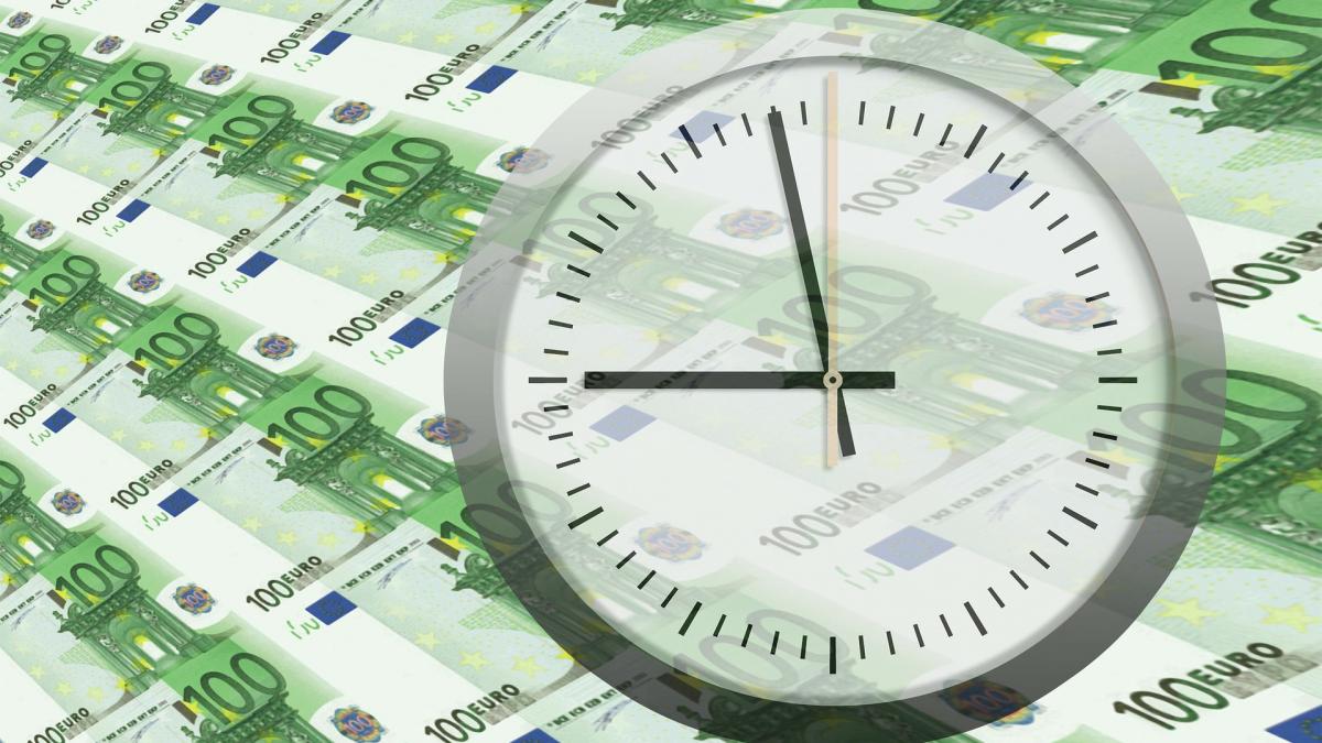 România ia bani la dobânzi de 20 de ori mai mari decât Bulgaria. Guvernul Orban se împrumută cu o viteză de speriat: 1.000 euro/secundă