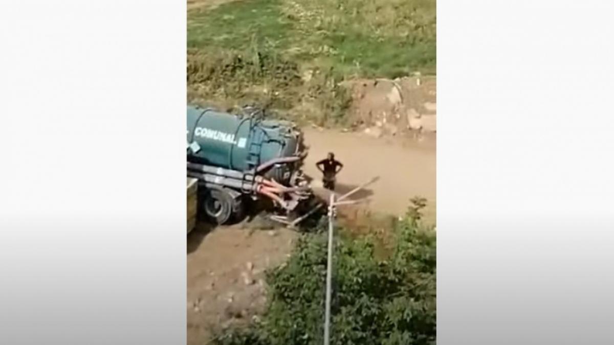 Urină și fecale deversate într-un pârâu care se varsă în Lacul Morii