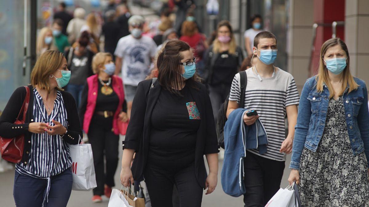 Obligativitatea purtării măștilor și verificarea temperaturii – afacerea secolului. Între 2 și 4,5 miliarde de euro