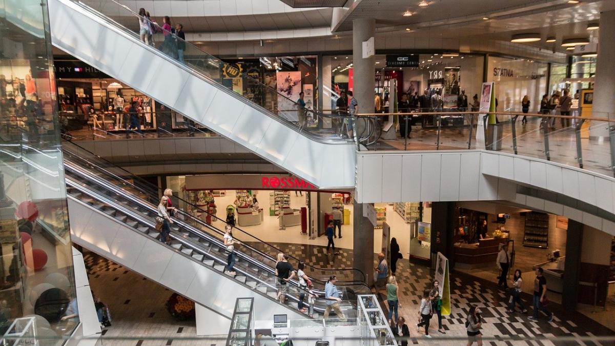 Anunț oficial: Centrele comerciale şi magazinele se redeschid în iunie în Marea Britanie