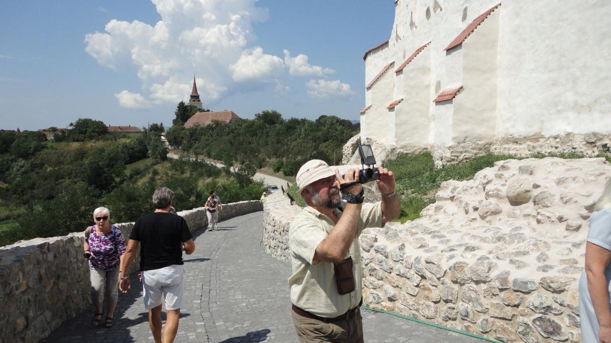 Ne putem organiza singuri excursiile. Circuite individuale sau în familie, pe urmele cetăților medievale