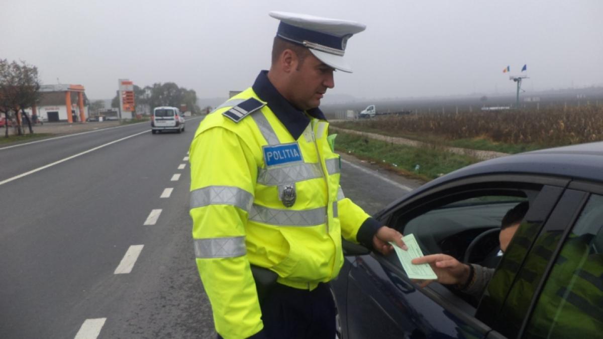 Peste 500 de permise, reţinute de poliţişti într-o singură zi pentru abateri în trafic 