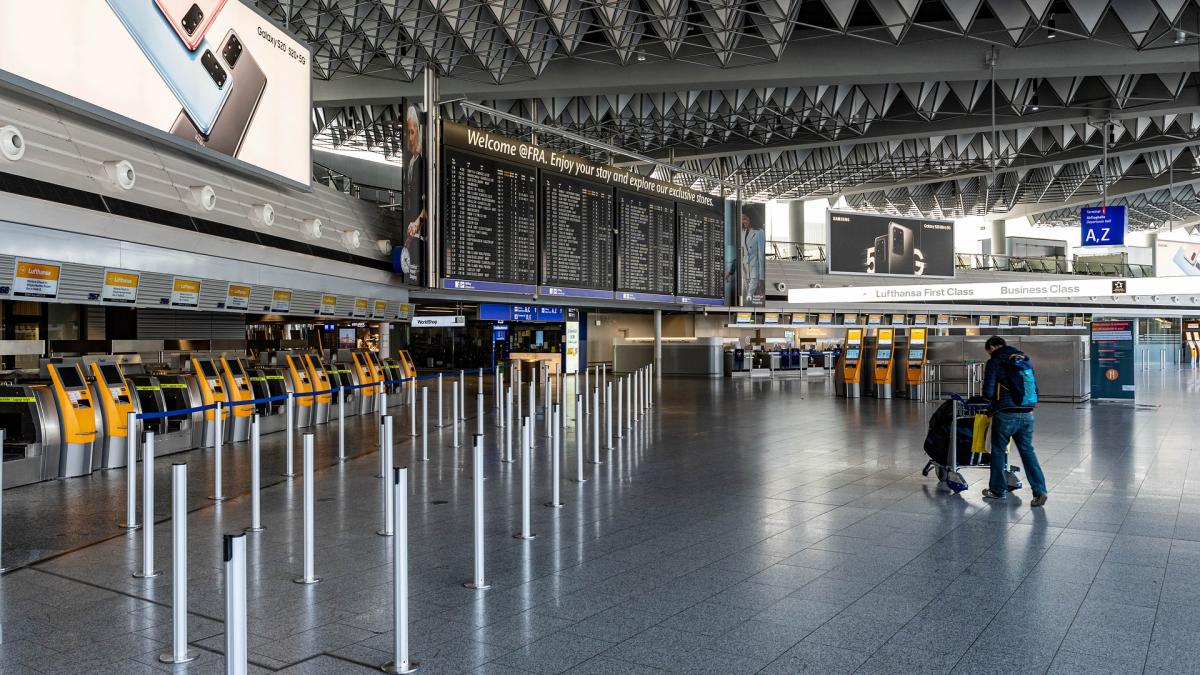 Transportul aerian de pasageri a scăzut cu 17,1% în primul trimestru al acestui an