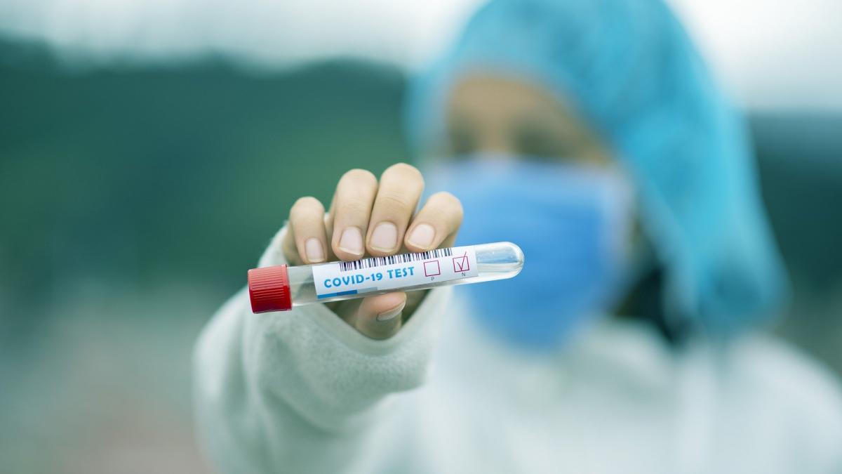 UPDATE Doi medici de la Spitalul din Târgu Secuiesc s-au infectat cu COVID-19. Secția Chirurgie a fost închisă