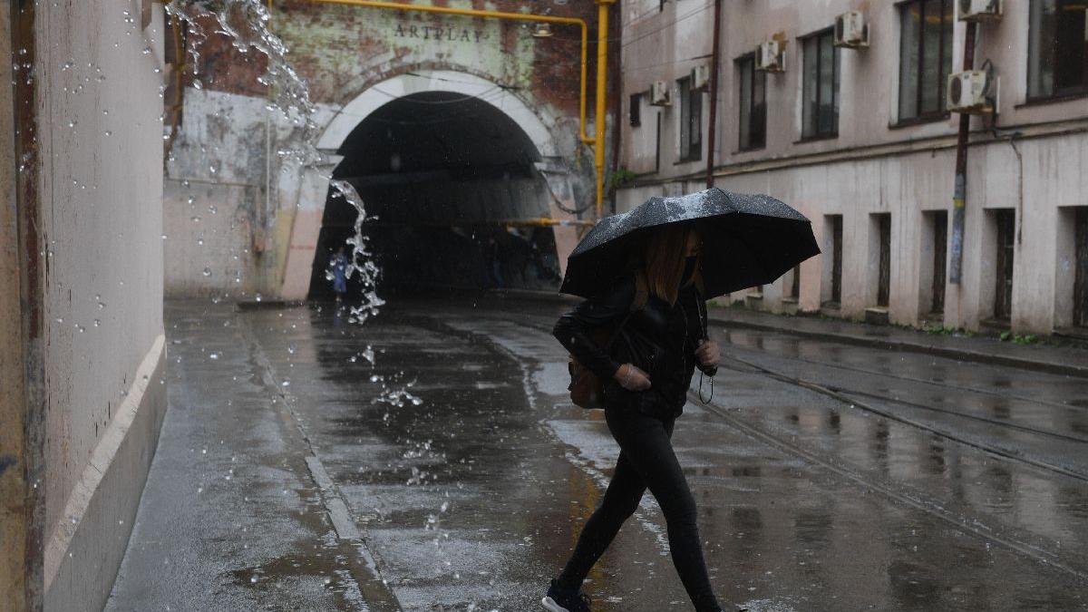 Avertizare ANM pentru toată țara, valabilă până sâmbătă. Cod galben de ploi torențiale, vijelii și grindină