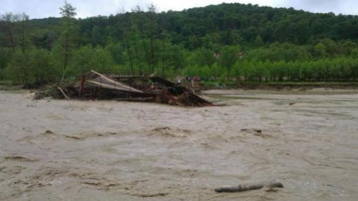 Alertă în Harghita: Două poduri afectate de inundații