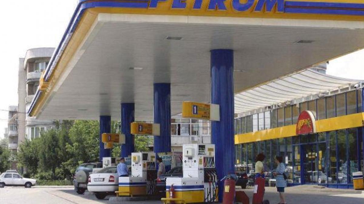 Românii pot retrage până la 200 lei cu comision 0% din orice stație Rompetrol