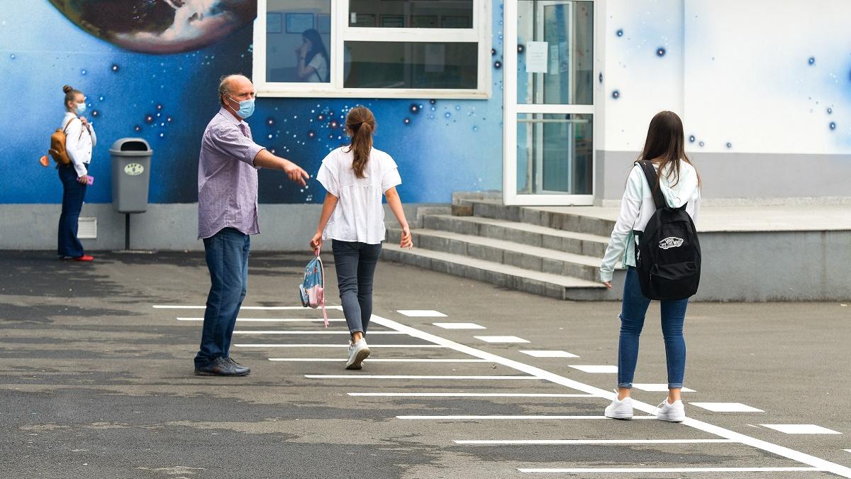 375 de milioane de euro pentru alimente și vouchere acordate elevilor și persoanelor vârstnice