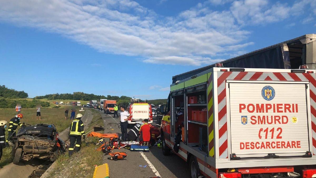 Tragedie la Cluj. Trei persoane au murit după ce o mașină a fost lovită de un TIR