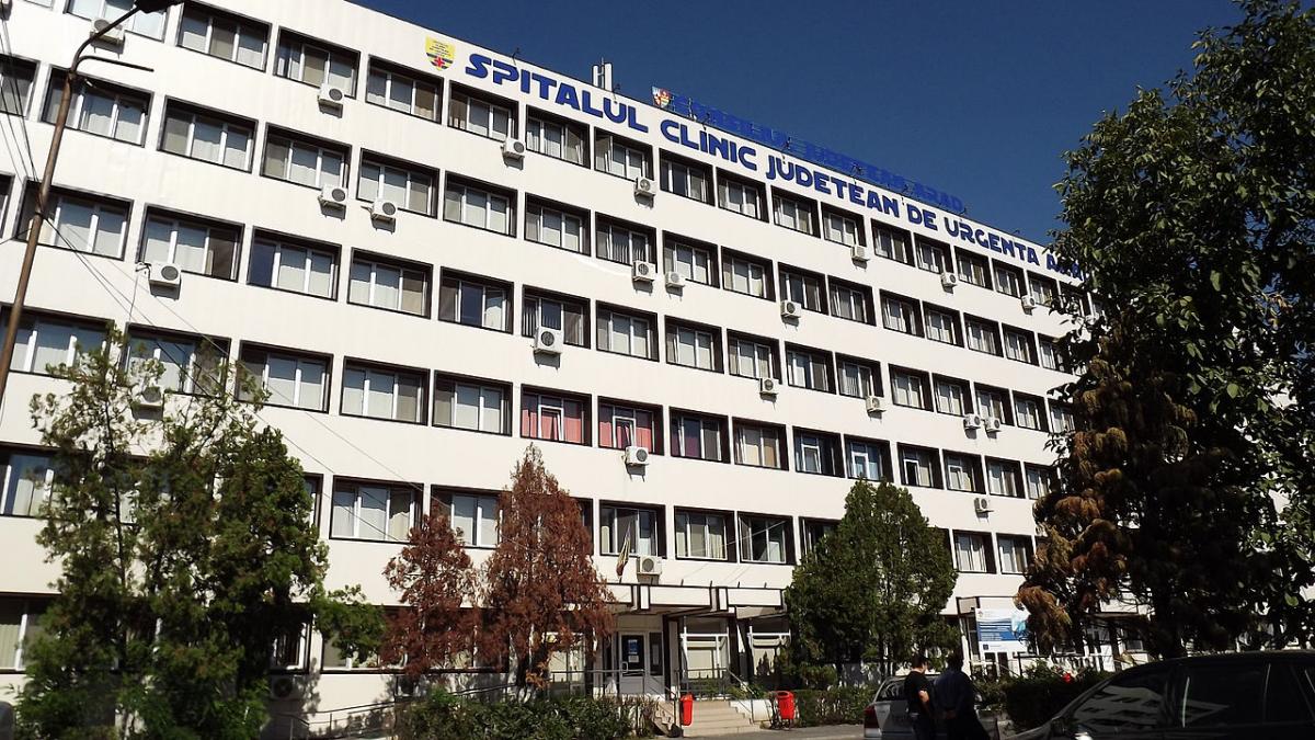 Spitalul Municipal Arad, inundat după ploile de joi. „Și țeava de eșapament de la Dacia bunicului îi mai curată”
