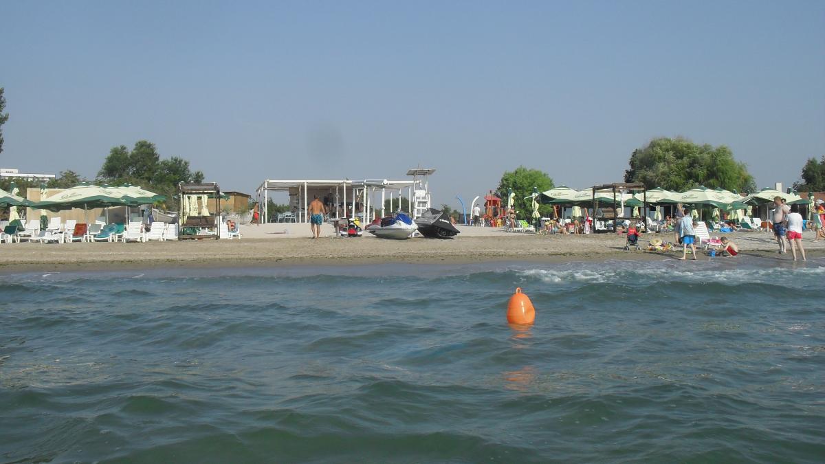 Aproximativ 120 de salvamari vor supraveghea plajele din Mamaia şi Constanţa