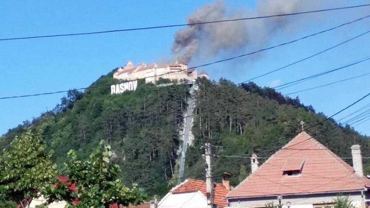 incendiu la cetatea rasnov vizitatorii au fost evacuati