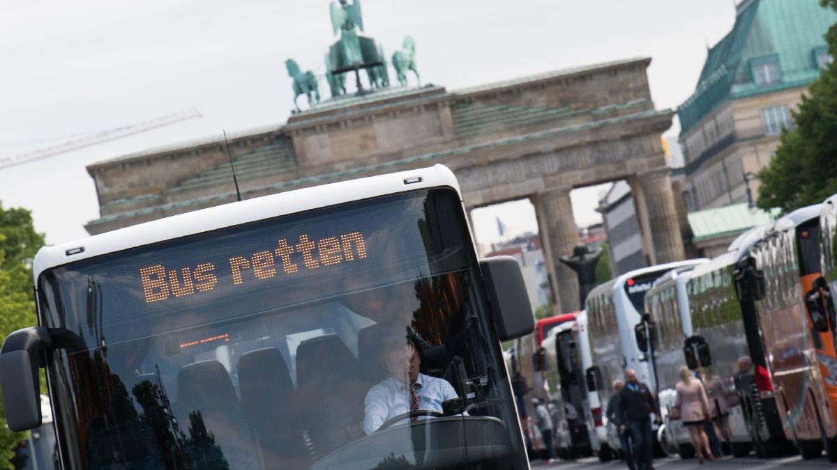 Recomandare hilară pentru cei care folosesc transportul public în comun. Fără deodorant în autobuz, în Berlin
