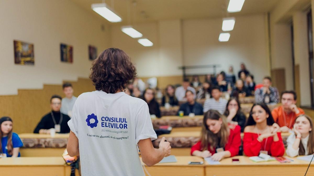Decalogul elevilor pentru dezvoltarea educaţiei