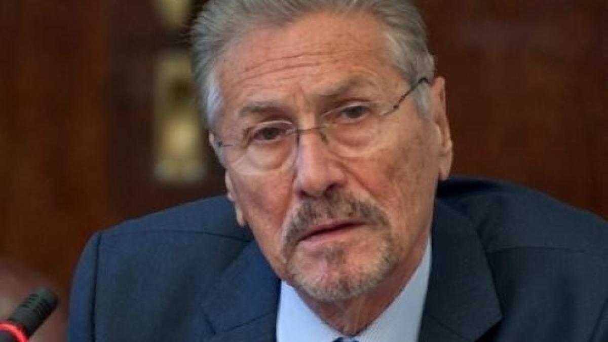 Emil Constantinescu, operat la Spitalul Militar