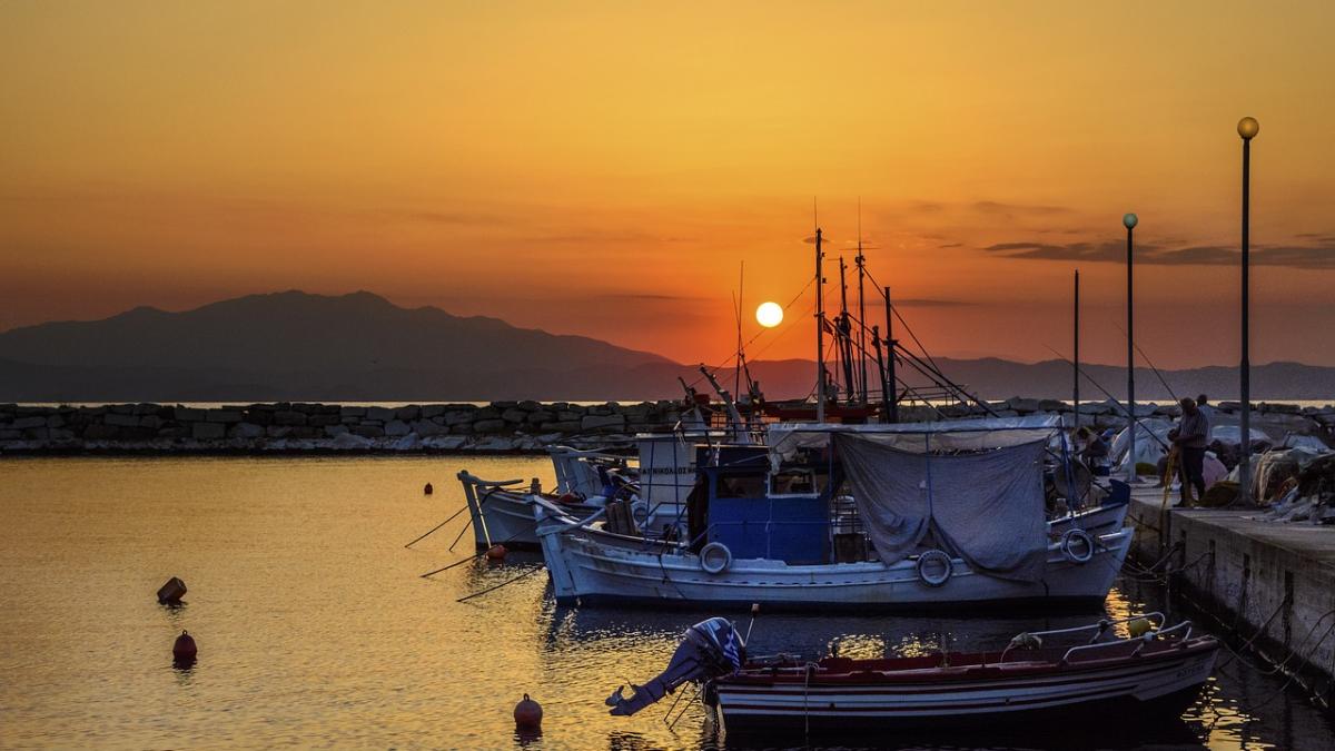 Trei români cu COVID-19, depistați în Thassos